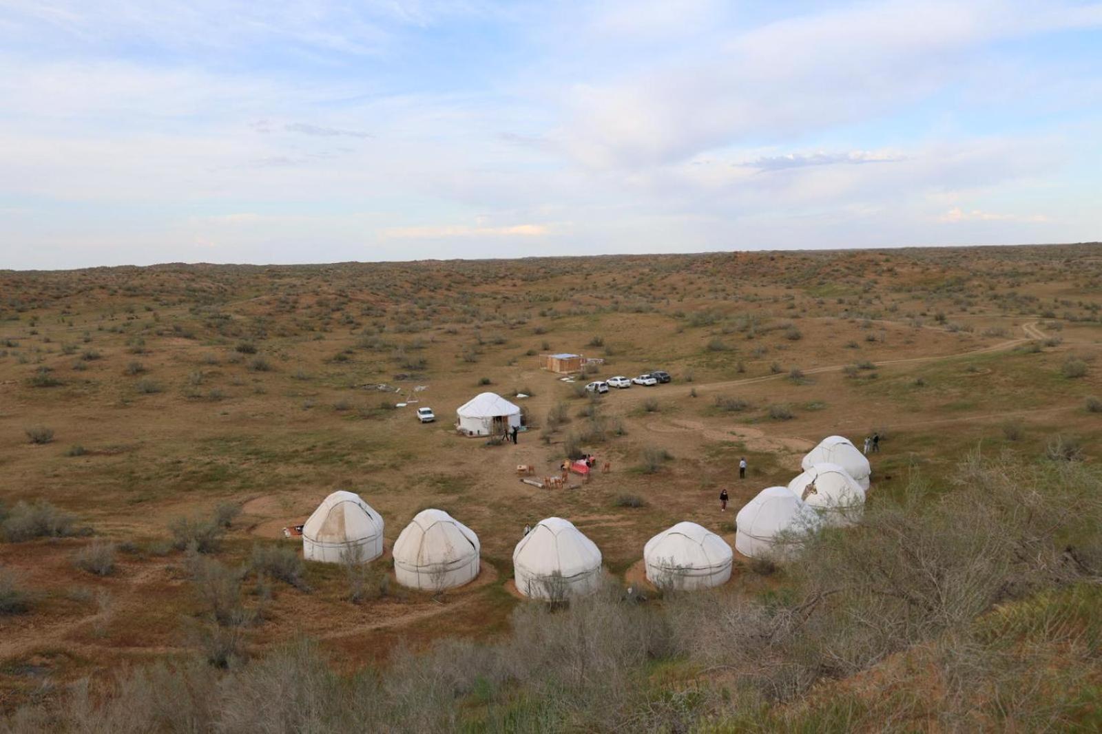 Hotel Kyzylkum Nights Camp & Family Yurt Nurota Exterior foto