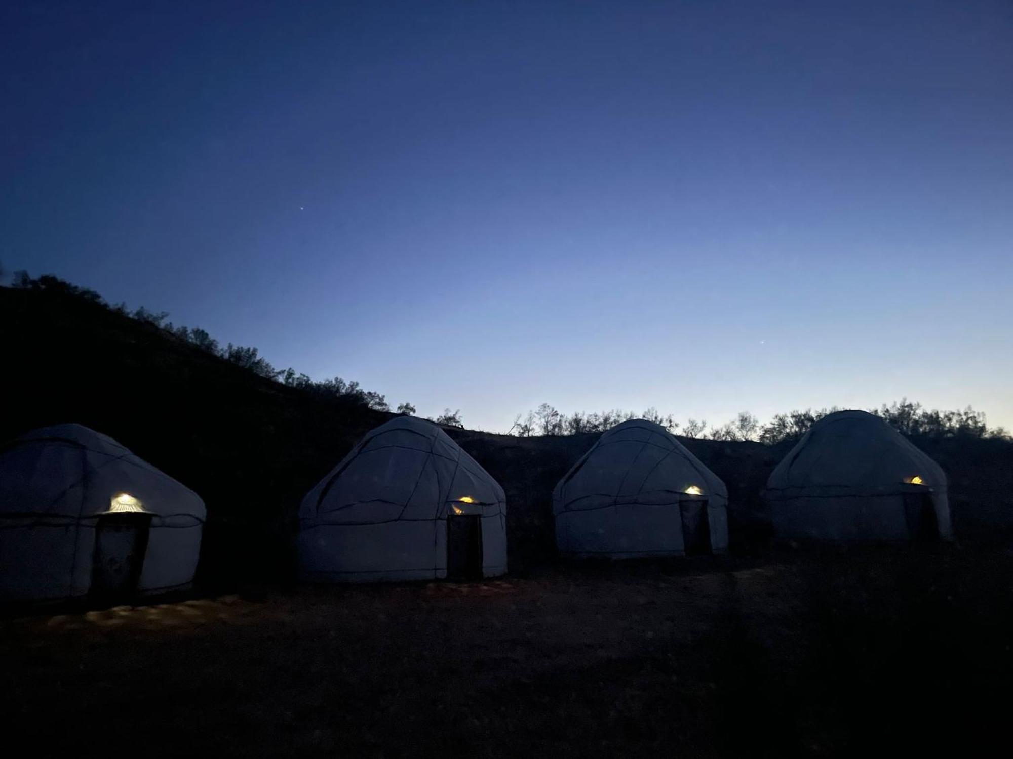 Hotel Kyzylkum Nights Camp & Family Yurt Nurota Exterior foto